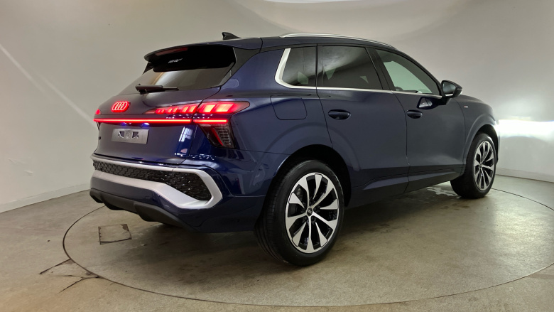 Audi Q3 1.5 TFSI S Line 5dr S Tronic Petrol Estate